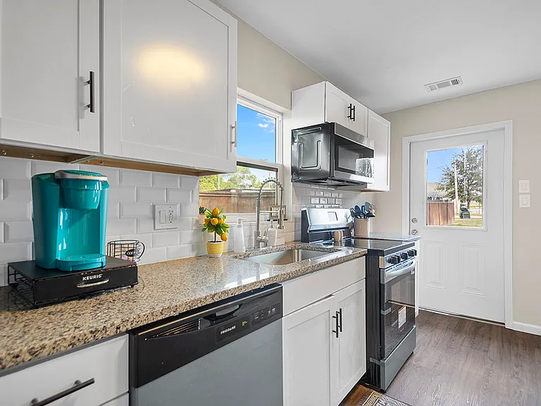 405 Maple St #B — Photo 6