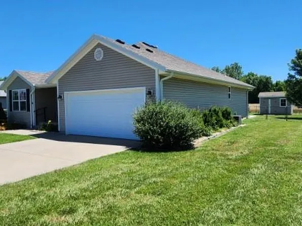 1102 Pinnacle Dr, Pittsburg, KS 66762