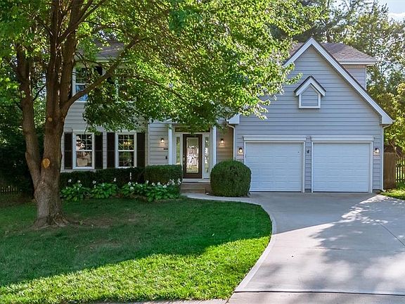 2nd image of 912 White Oak Ln