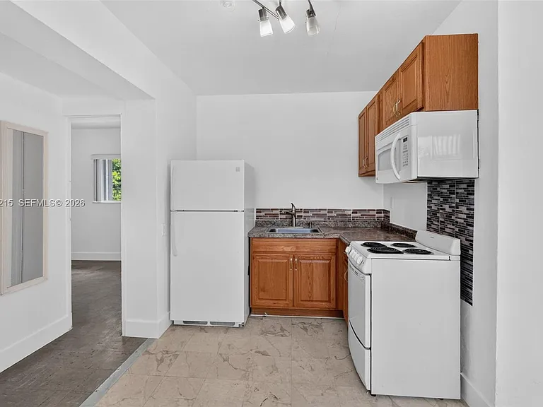 3205 NW 3rd St #3205 — Photo 7