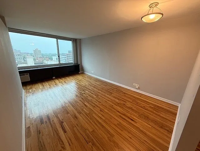 Covington - 4600 N Clarendon Ave — Photo 30