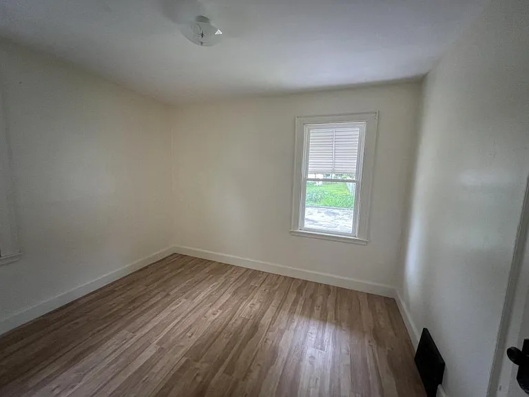 1311 Oak St — Photo 6