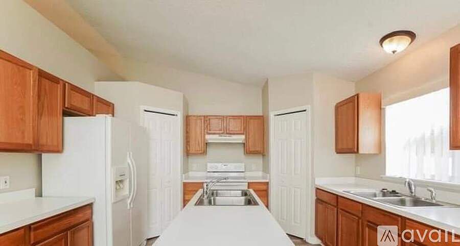1st image of 707 Robin Ct #1