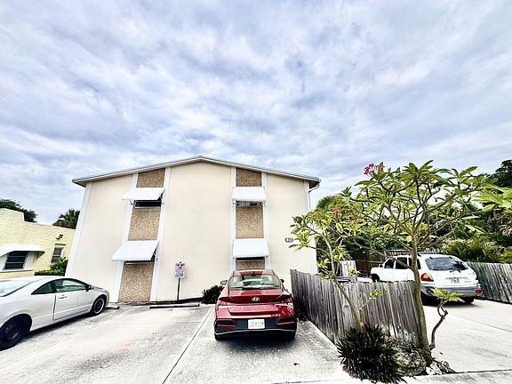 2nd image of 417 N K St APT 1A