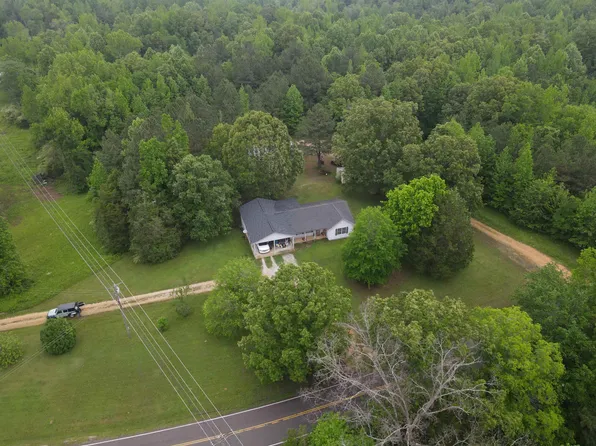 5446 Crawford School Rd, Scotts Hill, TN 38374