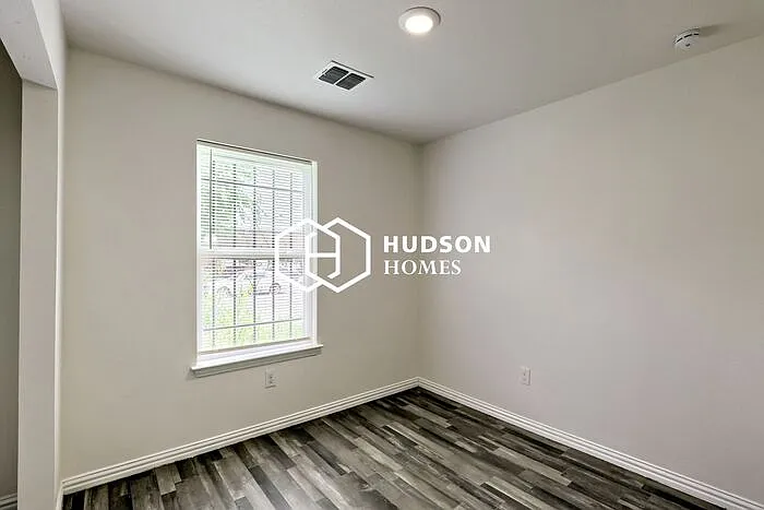 311 Ferris Ave — Photo 6