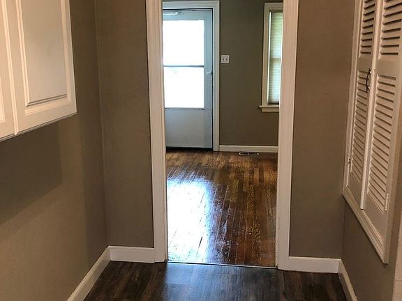 4th image of 520 Saint Edith Ln