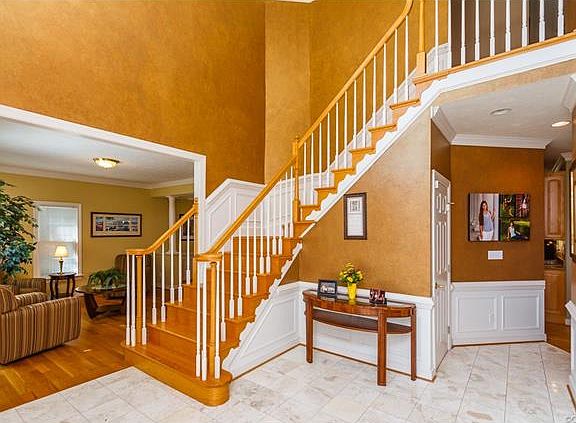 3rd image of 9146 Stephens Manor Dr