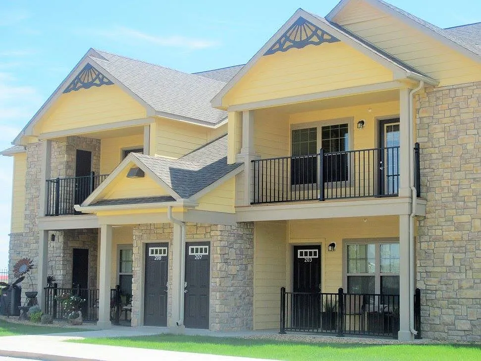 The Village at The Plaza - 201 — Photo 4
