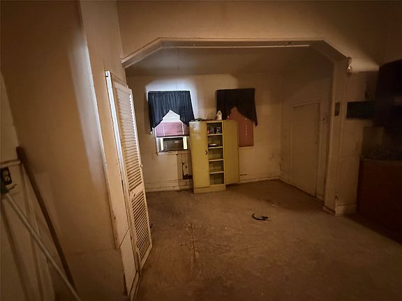 5th image of 4503 Leland Ave