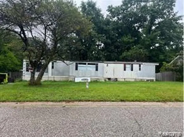 4435 Cogshall St, Holly, MI 48442