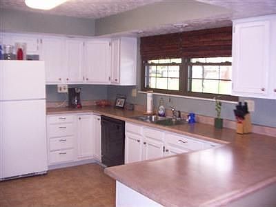 4th image of 101 Fay Dr