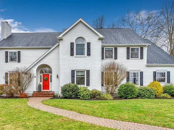 83 Main St, Southborough, MA 01772