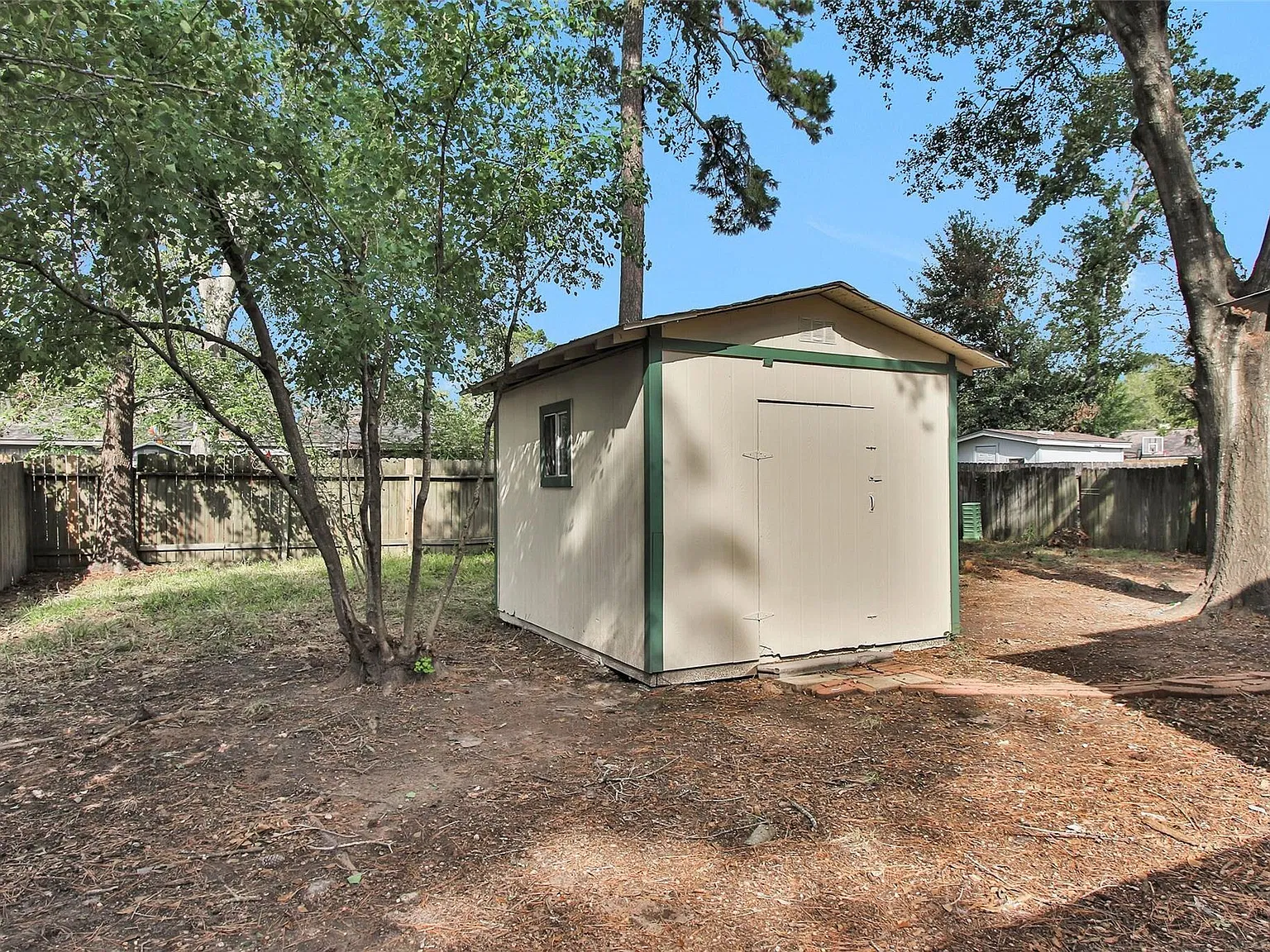 3 bed, 2.5 bath, 1880 sqft, $1,600 — Photo 2