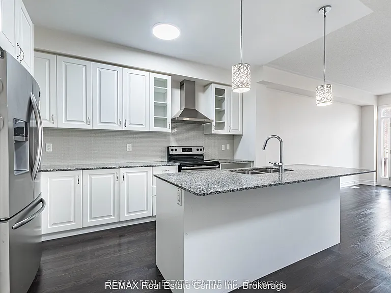 27 Lady Evelyn Cres — Photo 17