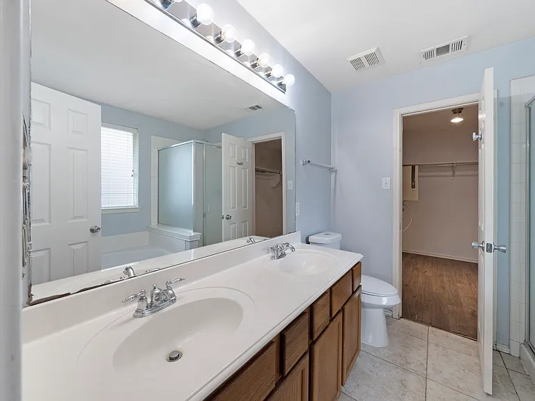 2105 Arthur St — Photo 14
