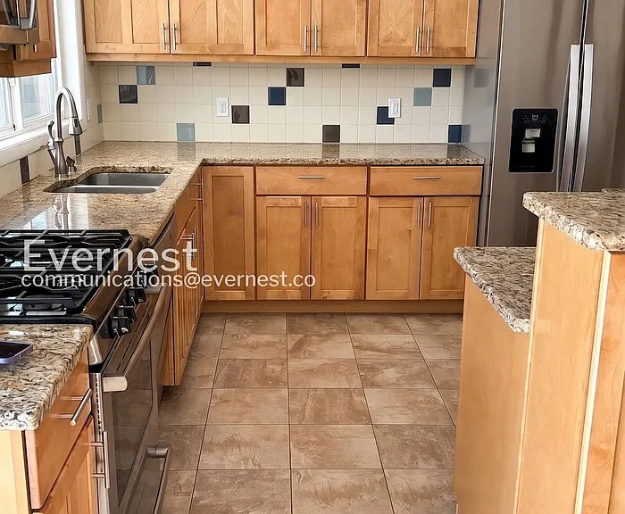 380 Martin Dr — Photo 4