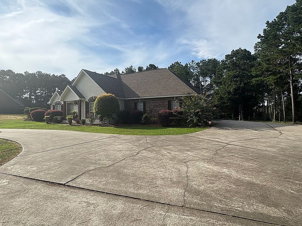 2nd image of 15 Woodridge Ln