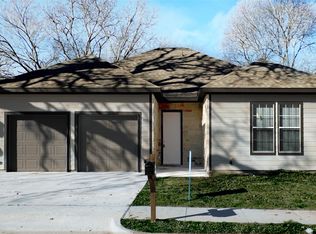 303 Henderson St, Bonham, TX 75418