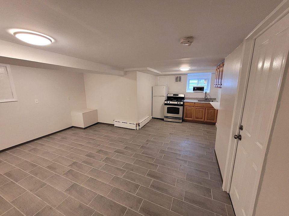 1st image of 273 Rich Ave Floor 1