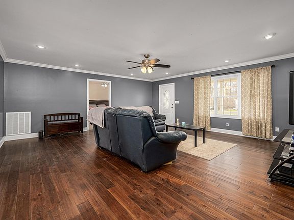 3rd image of 443 Lakeview St
