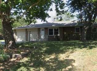 3304 N Lakeview Rd, Hutchinson, KS 67502