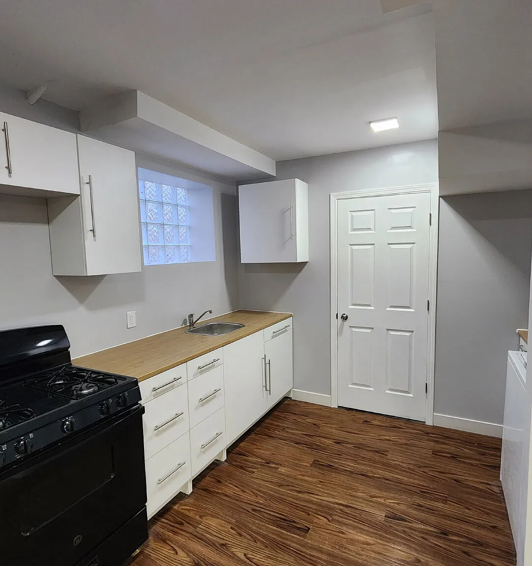 Bright 2 Bed / 1 Bath Apartment in Hammond Water & Internet Included — Photo 2