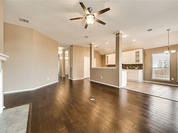 4th image of 2700 Stanford Dr