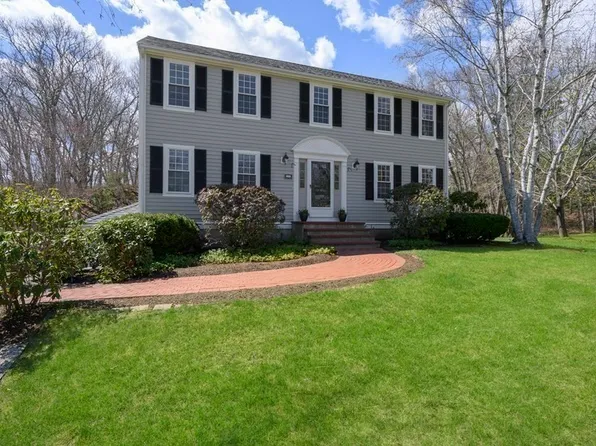 22 Pierce Ave, Plymouth, MA 02360