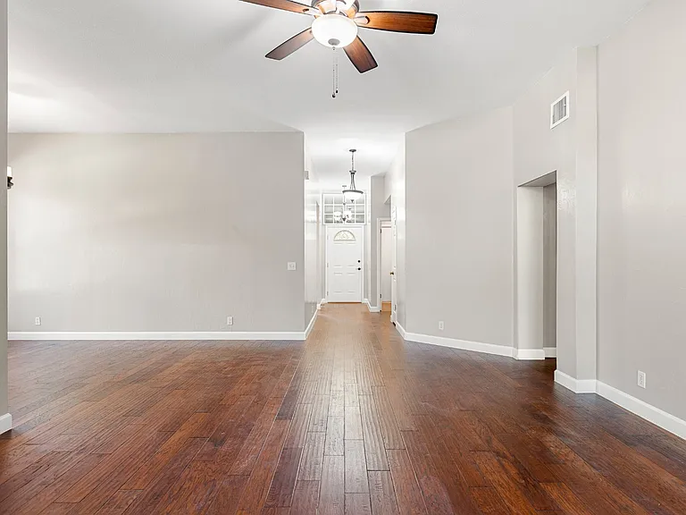 6802 Auckland Ct — Photo 5