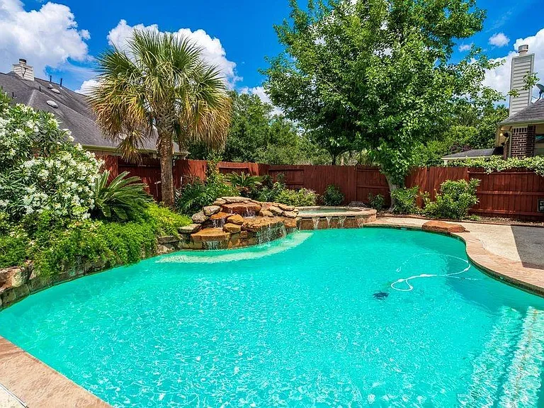 12406 Santiago Cove Ln — Photo 35