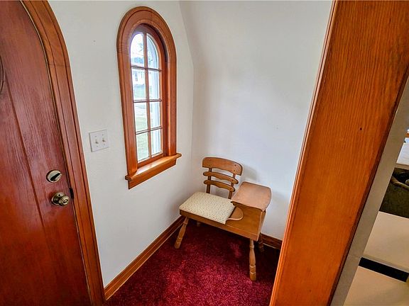 5th image of 343 Fenton Ave