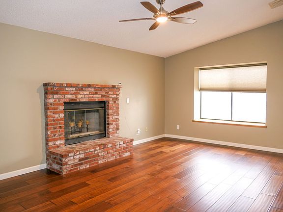 4th image of 221 Kimberly Ln