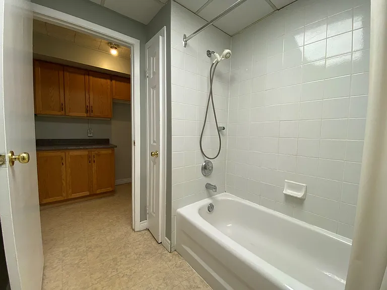 53 Queen St W #5 — Photo 9