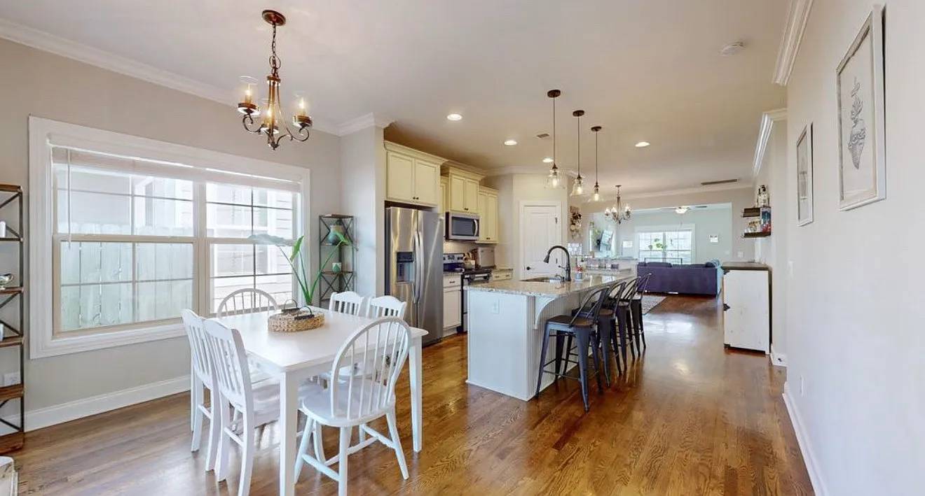 3 bed, 1634 sqft, $2,600 — Photo 3
