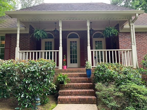 3rd image of 165 Longwood Dr