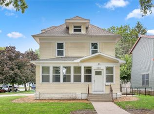 220 3rd Ave SW, Waverly, IA 50677