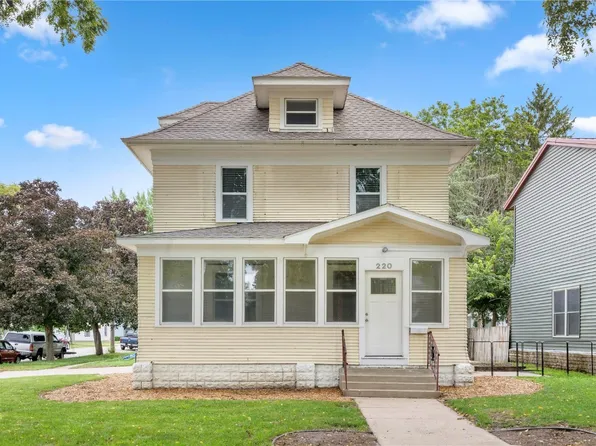 220 3rd Ave SW, Waverly, IA 50677