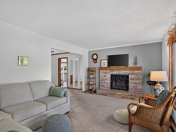 3rd image of 2423 NE 88th St
