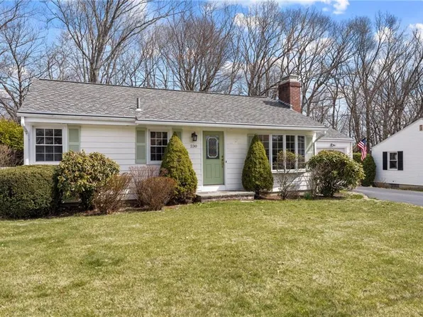 230 Lawnacre Dr, Cranston, RI 02920