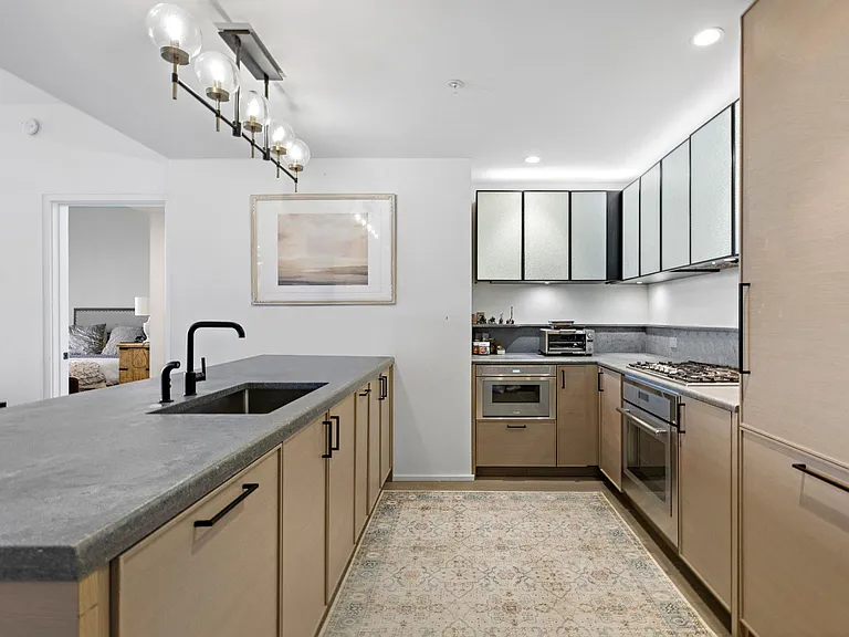 1425 Hudson St #4I — Photo 7