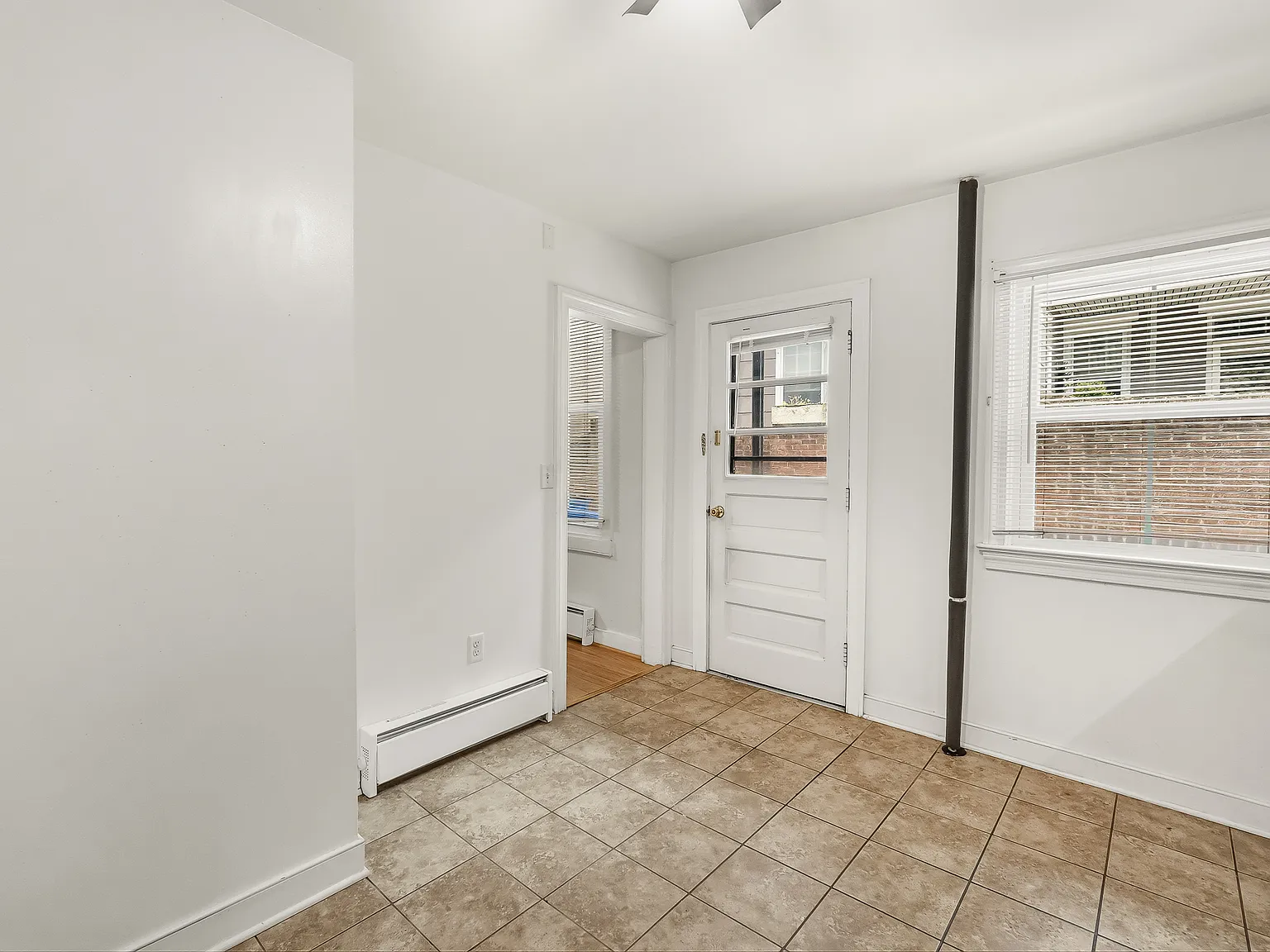2 bed, 1400 sqft, $1,700 — Photo 3