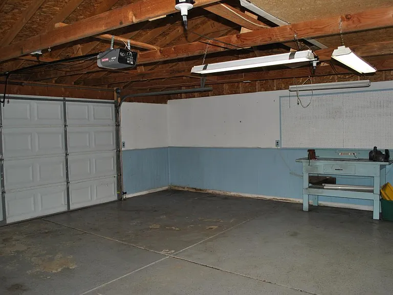 Garage huge 2.5 car