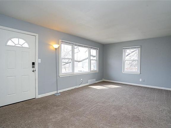 5th image of 320 Morse Ave