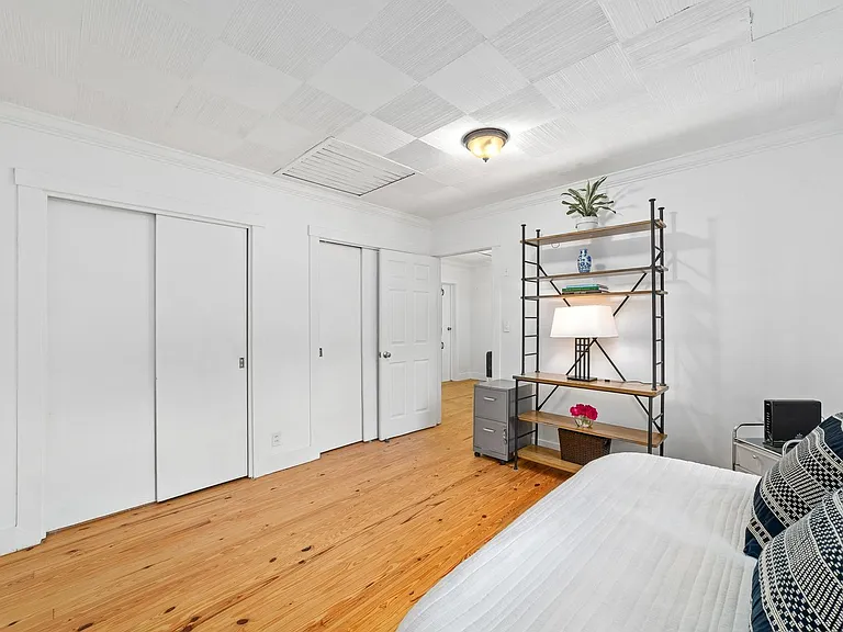 221 S M St — Photo 14