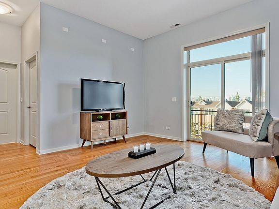 4th image of 3954 N Oriole Ave APT 304