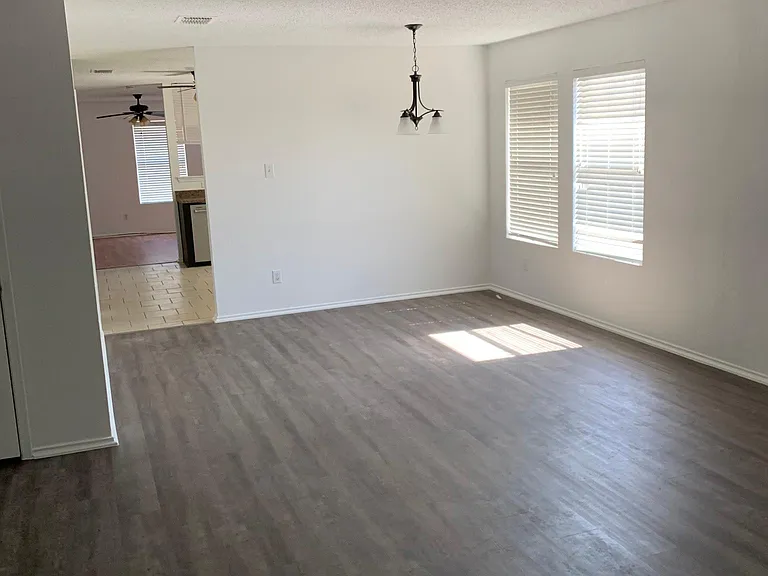 2701 Woodlake Pkwy — Photo 24