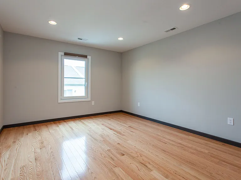 2553 Montrose St #DD — Photo 9