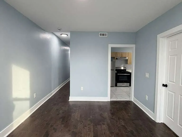 190 N Park St #4 — Photo 4