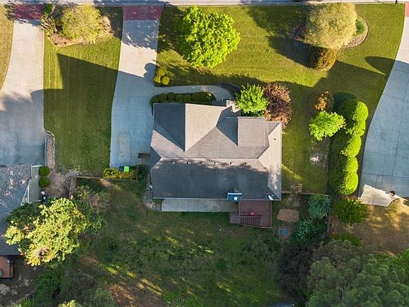4th image of 71 Jefferson Dr